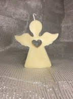 Vela de ángel moderno con corazón calado.