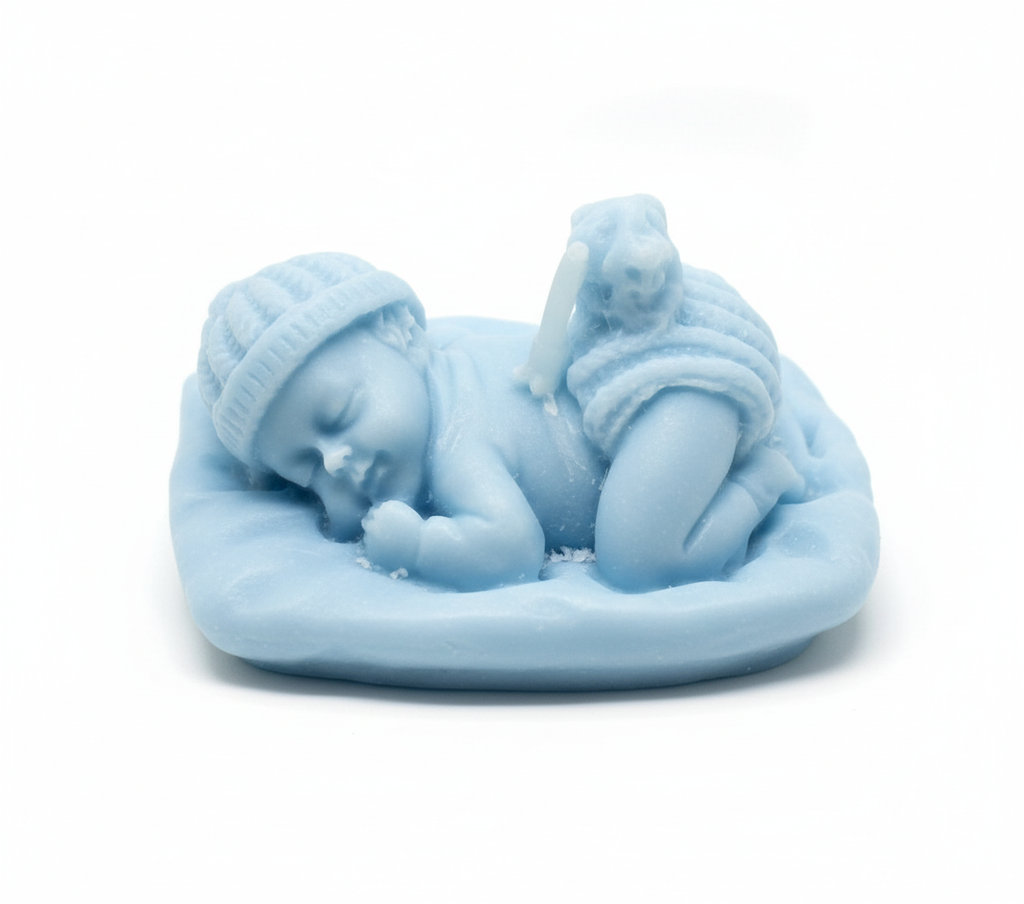 Vela Bebé Durmiendo Escultura, color azul celeste. Recuerdo de lujo para Bautizo o Baby Shower de niño. Detalle tierno 100% cera vegetal ecológica.	