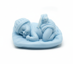 Vela Bebé Durmiendo Escultura, color azul celeste. Recuerdo de lujo para Bautizo o Baby Shower de niño. Detalle tierno 100% cera vegetal ecológica.	