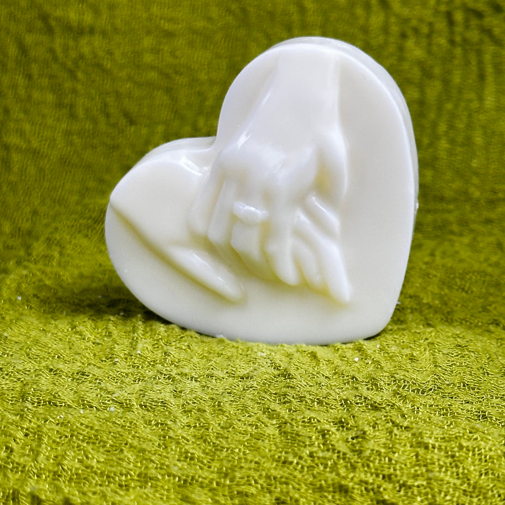 Vela de cera blanca con Manos Entrelazadas y anillo. Regalo de lujo, 100% ecológico, ideal para decoración de boda o despedida de soltera elegante.