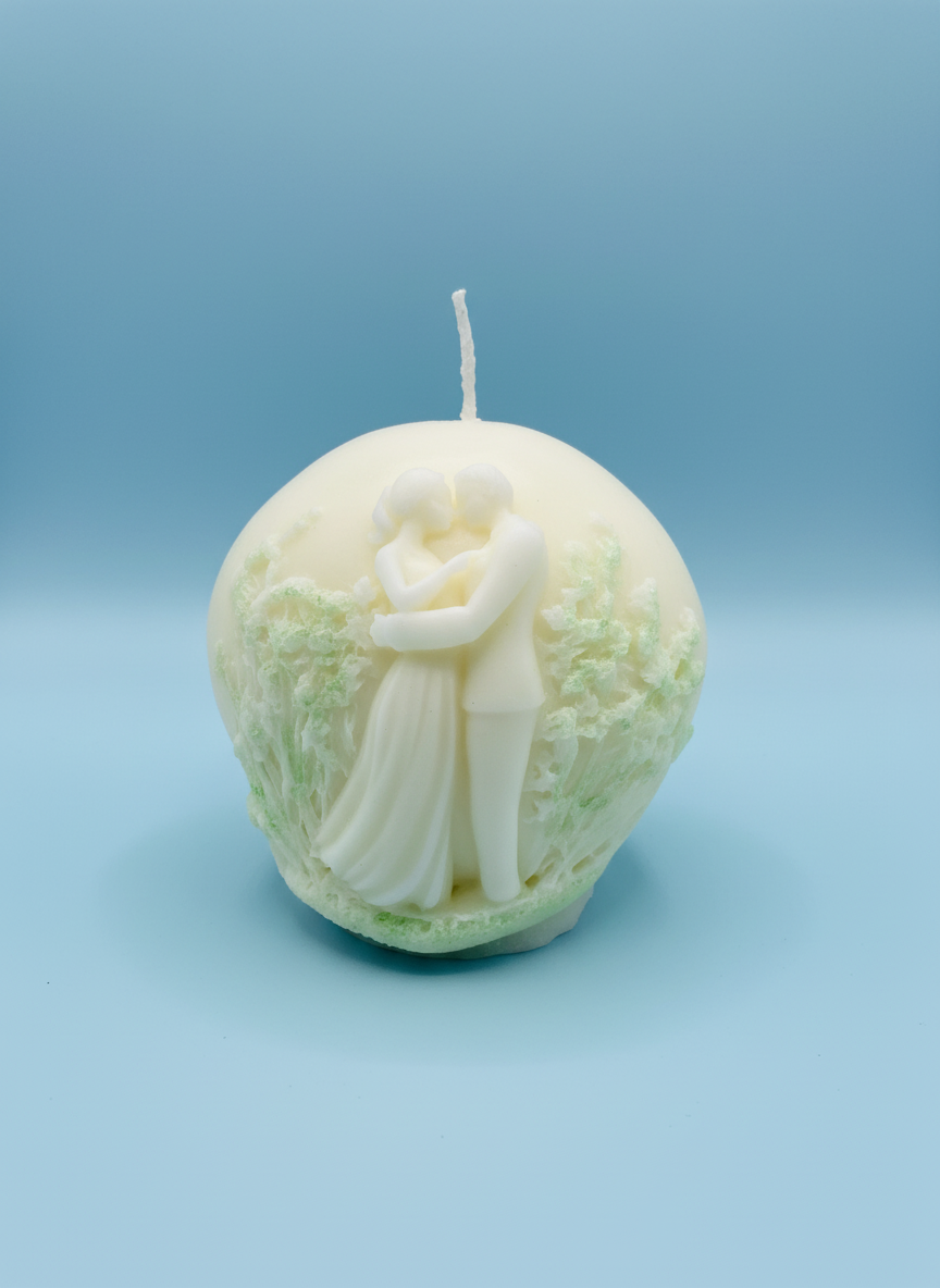ela aromática regalo boda esférica con relieve 3D de pareja de novios abrazados.