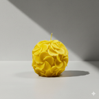 Vela Esfera Floral de Rosetas, color amarillo vibrante. Pieza central de lujo 100% ecológica para la decoración de la fiesta de XV Años.