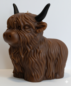 Vela Buey Escultura 3D (Highland Cow). Figura de lujo con textura de pelo, detalle ecológico y rústico para cumpleaños de adultos y aniversarios.