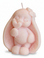 Vela Conejita 3D en color rosa con corazón. Figura tierna de lujo, ideal para regalo de cumpleaños infantil o baby shower ecológico.