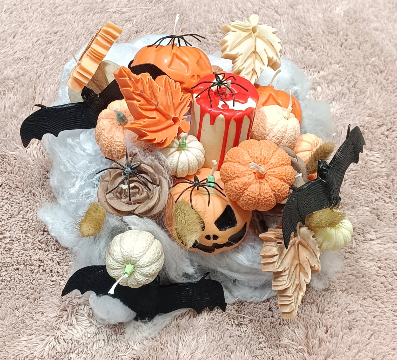 Centro de Mesa Artesanal de Halloween con Flores de Cera