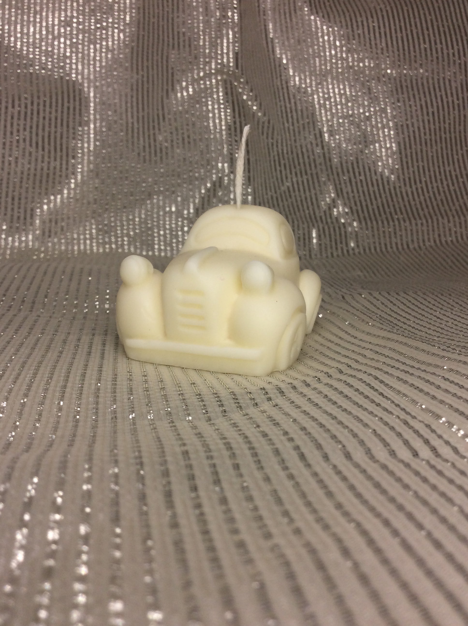 Vela artesanal de coche para tarta de cumpleaños.