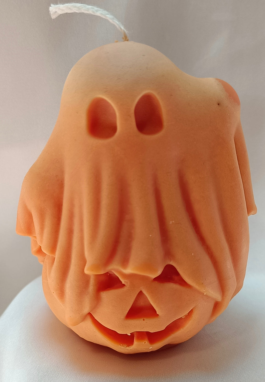 Vela Artesanal de Halloween "Fantasma sobre Calabaza"