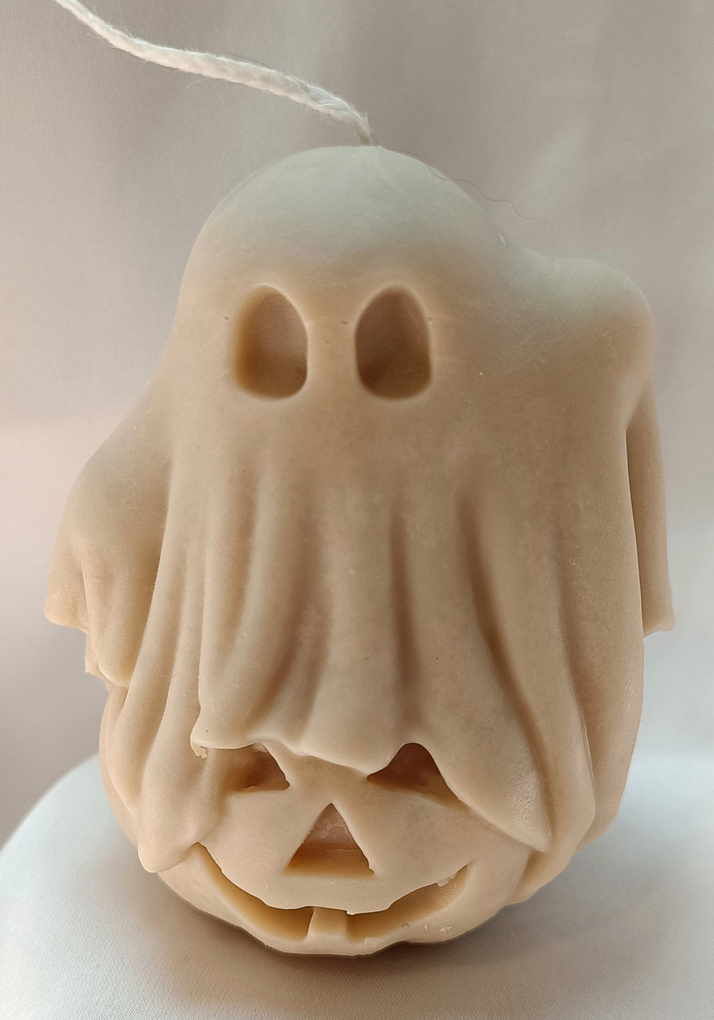 Vela Artesanal de Halloween "Fantasma sobre Calabaza"