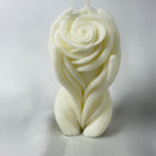Vela Rosa Floreciente Escultura de lujo, color marfil. Símbolo de la belleza y el florecer de la joven, ideal para ceremonia de XV Años. Cera vegetal ecológica.