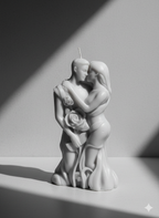 Vela Pareja Romántica Escultura, color blanco y negro. Pieza de lujo con diseño de rosas, ideal para decoración nupcial o regalos de compromiso.