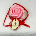 Vela Rosa de Bautizo de lujo, color rosa. Detalle ceremonial con cinta roja y etiqueta, 100% cera vegetal ecológica para invitados.