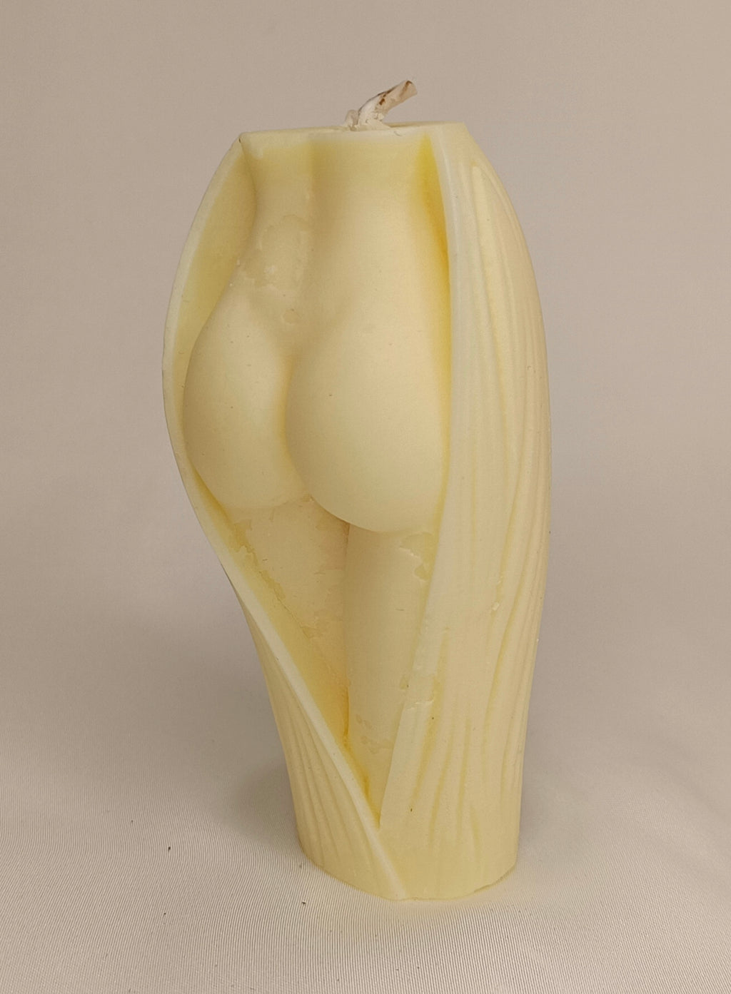 Vela escultura erótica de lujo para despedidas de soltero/a. Cera vegetal natural, diseño atrevido y 100% ecológico de A Toda Vela BCN.