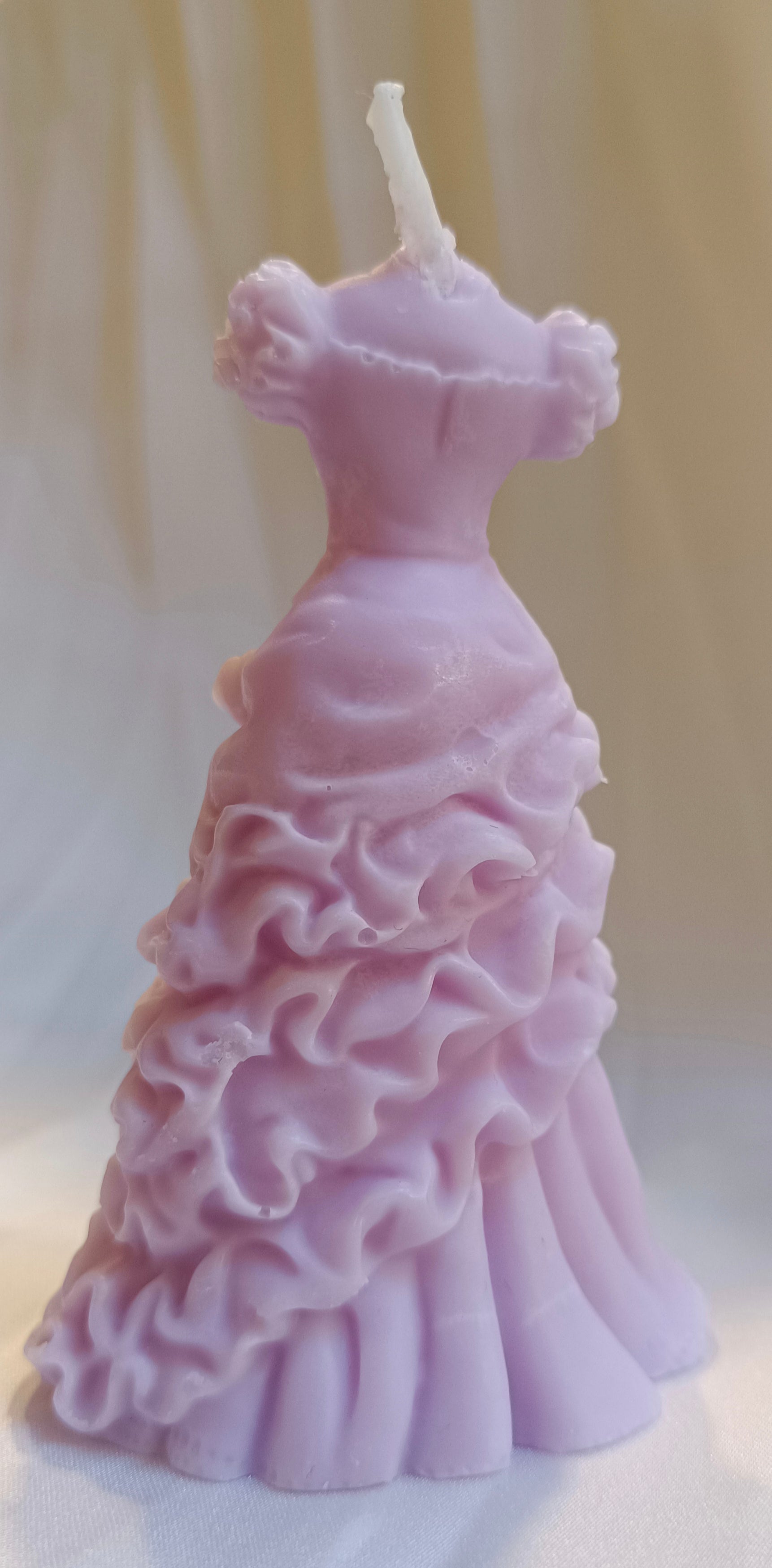 Vela decorativa Vestido de Gala. Escultura de alta costura, regalo de lujo y souvenir 100% ecológico para eventos nupciales.