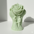 Escultura de cera Pareja Nupcial color verde menta. Pieza central de lujo con inscripción, ideal como regalo ecológico para compromiso o boda.